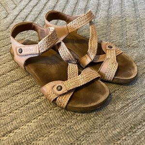 Taos Dusty Rose Sandals